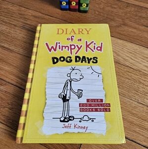 Diary of a Wimpy Kid (Dog Days #4)